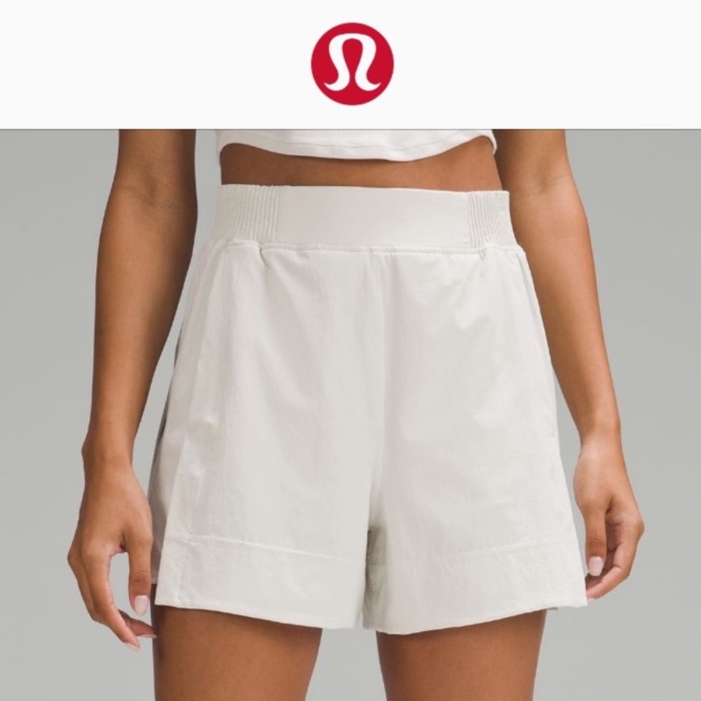 NWT Lululemon Strechwoven Relaxed Fit High Rise Short XS